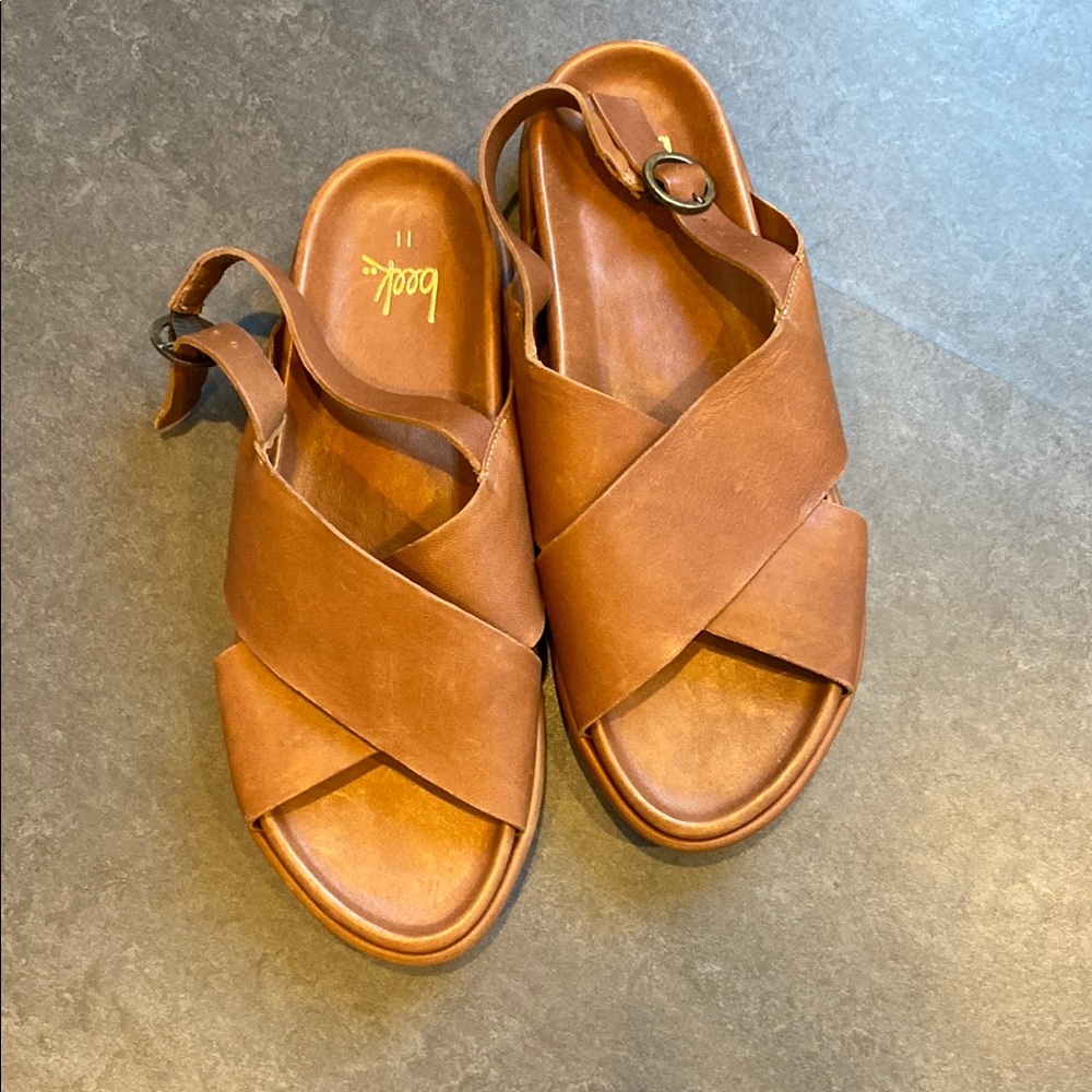 Beek Tan Leather Cross-Strap Sandals